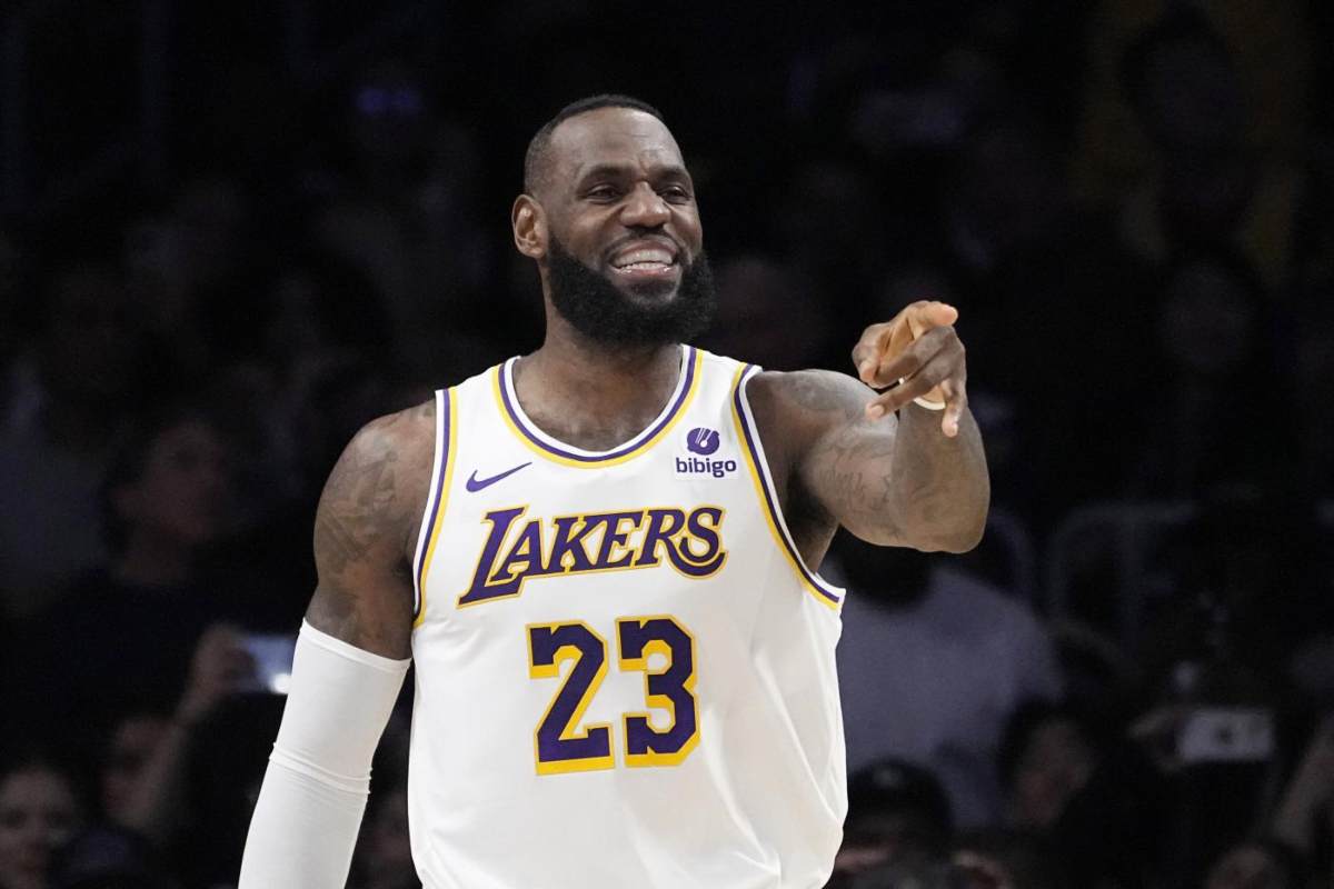 Incredibile LeBron James, ecco cosa ha causato la standing ovation